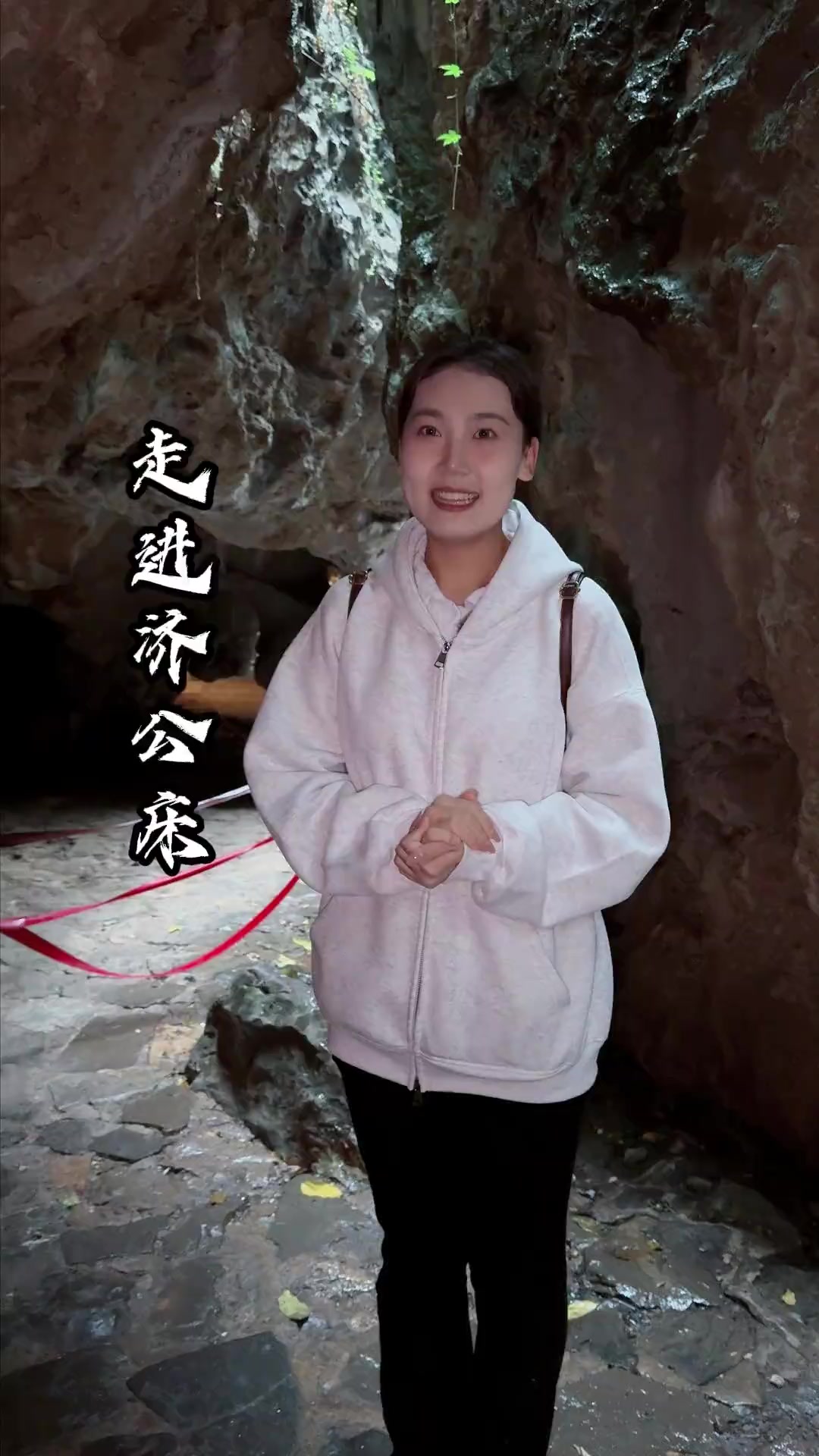神仙不睡莲花座，偏爱人间破烂床。杭州灵隐寺