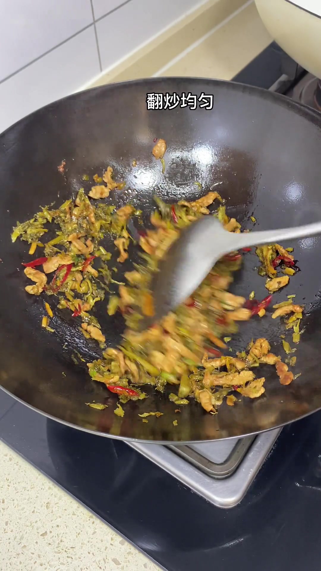 早起为娃做雪菜肉丝面，陪伴藏在早餐里