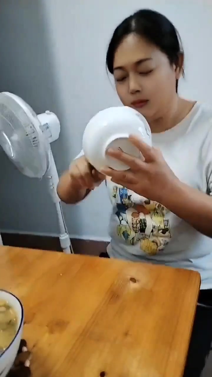 嫩玉米粥配土豆片太香，吃撑了都停不下