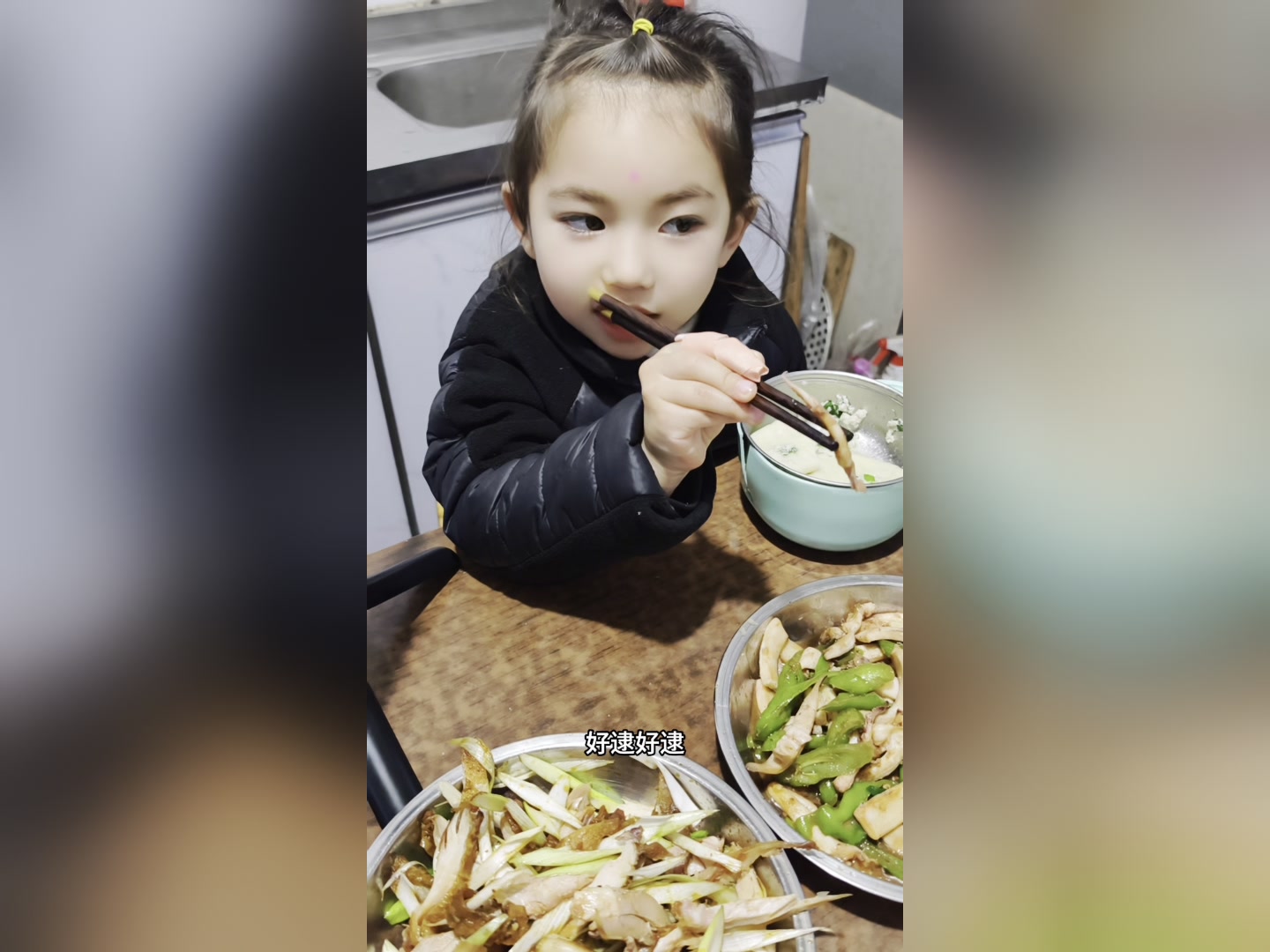 没想到农村赶大集摆摊能卖这么多钱,回家包个鲅鱼饺子庆祝一下!