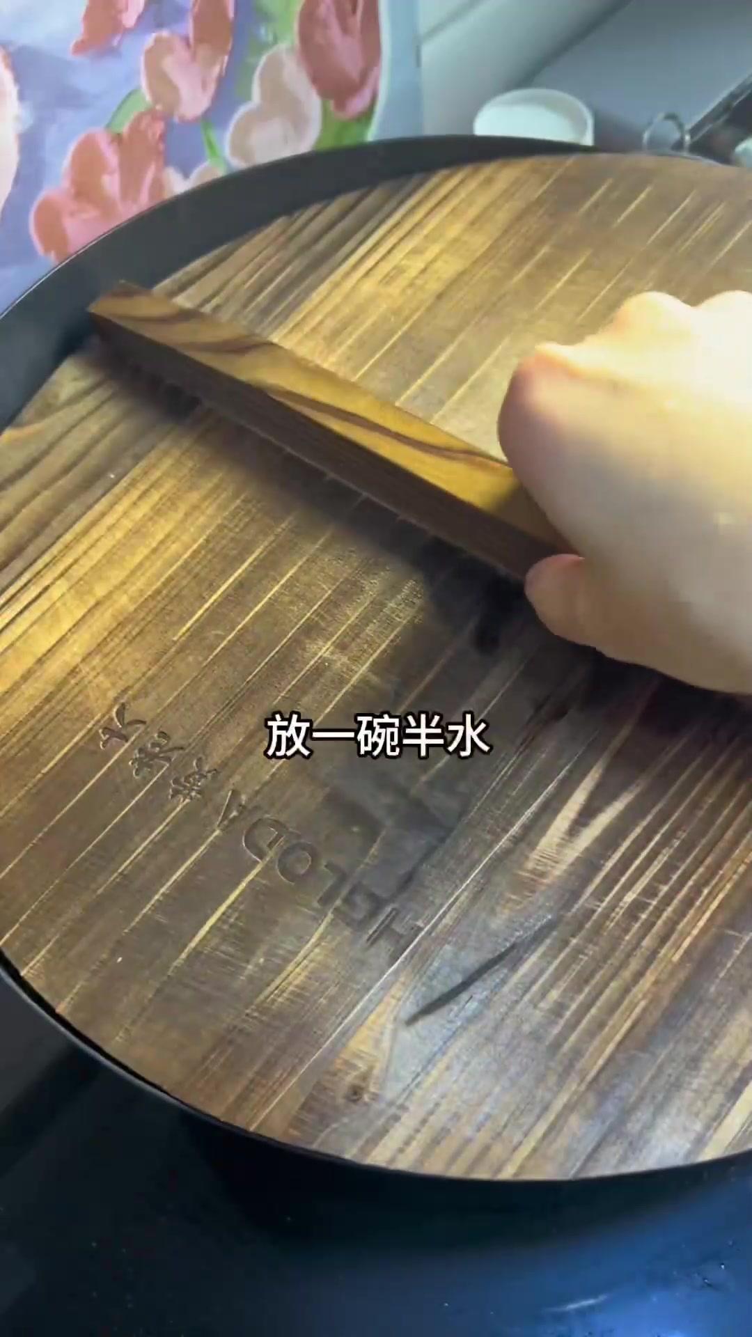 好久没吃小锅子了，用莴笋烧咸鸭腿，咸香下饭一锅熟