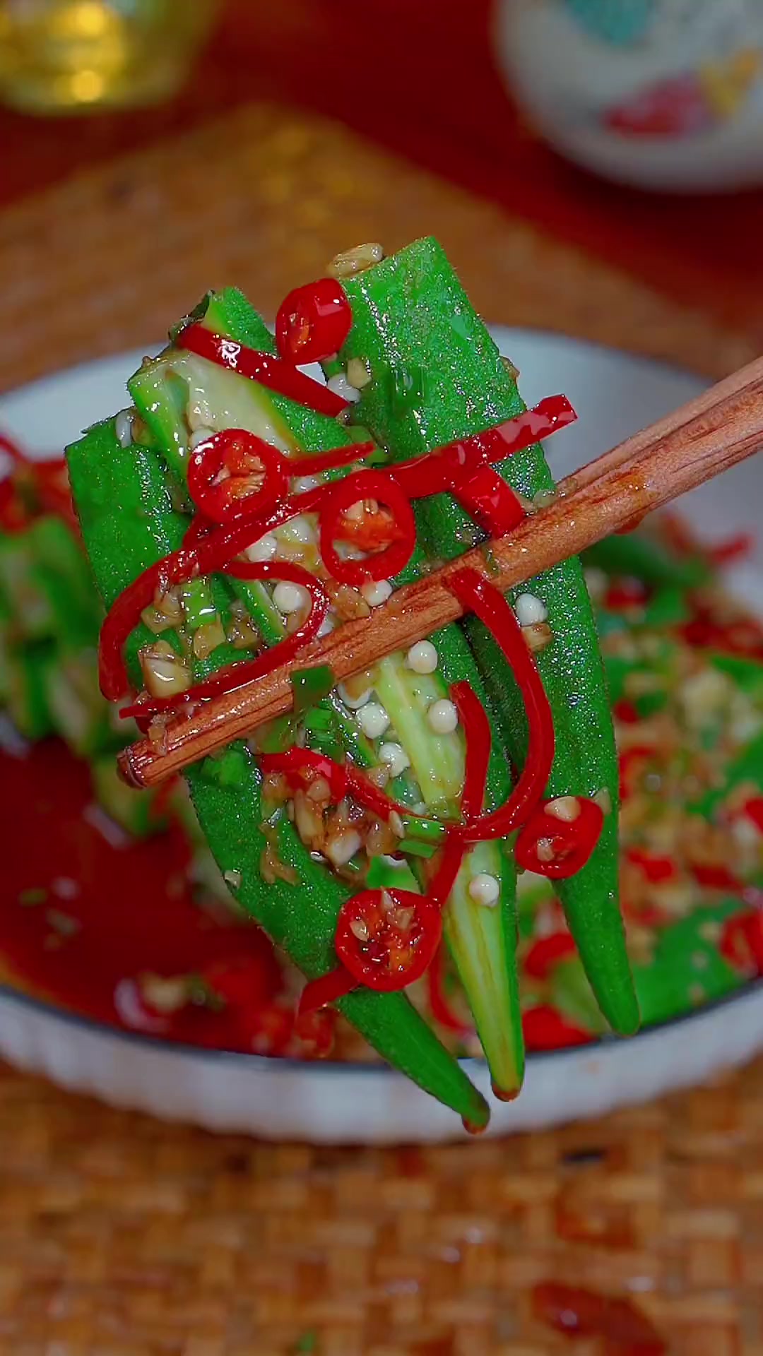 夏天适合吃凉拌秋葵，你也试试！