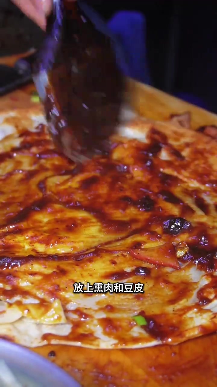 今天在石家庄街边吃一个熏肉大饼