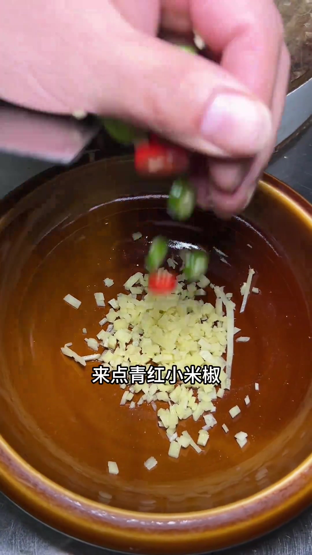 今天教大家做一道年夜饭上的第五道凉菜凉拌藕片