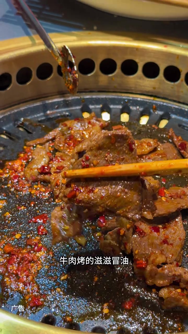 西安本地人按头安利陕西人自己吃的烤肉火炉旁,就在大雁塔旁