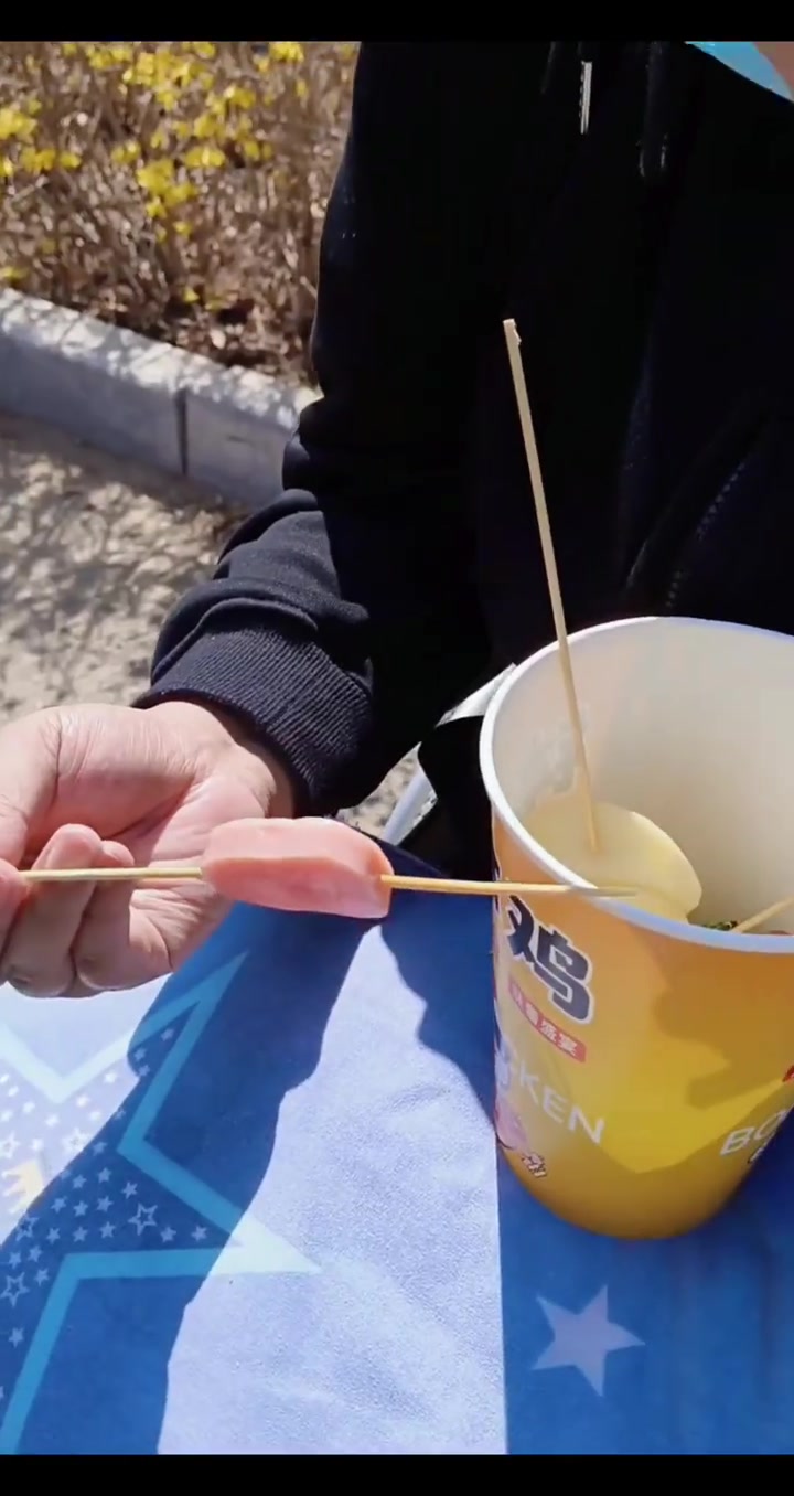 终于吃上心心念念的钵钵鸡冷串