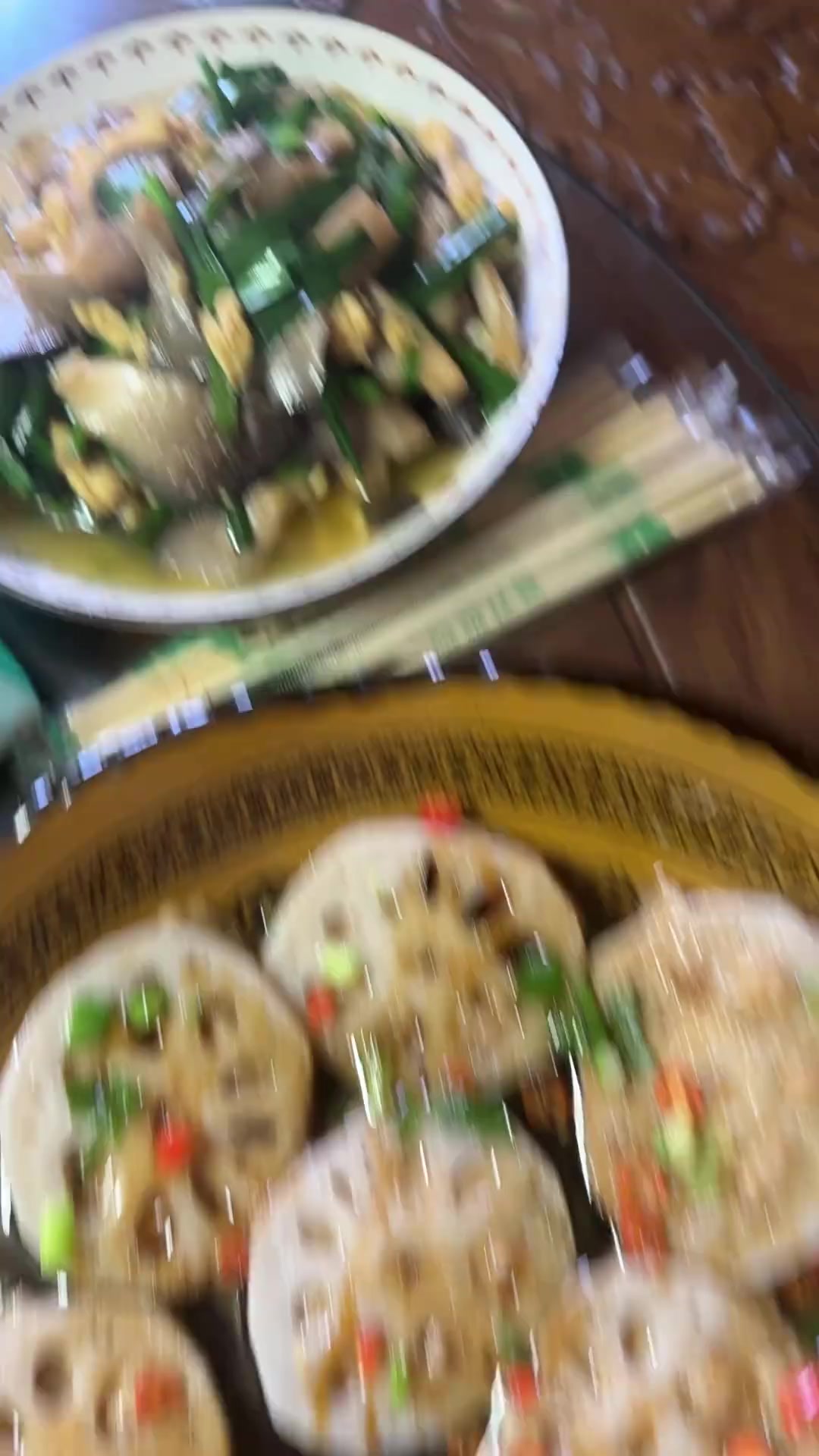 炖泥鳅与家常菜搭配，每天尝试新口味，韭菜蘑菇葱爆排骨