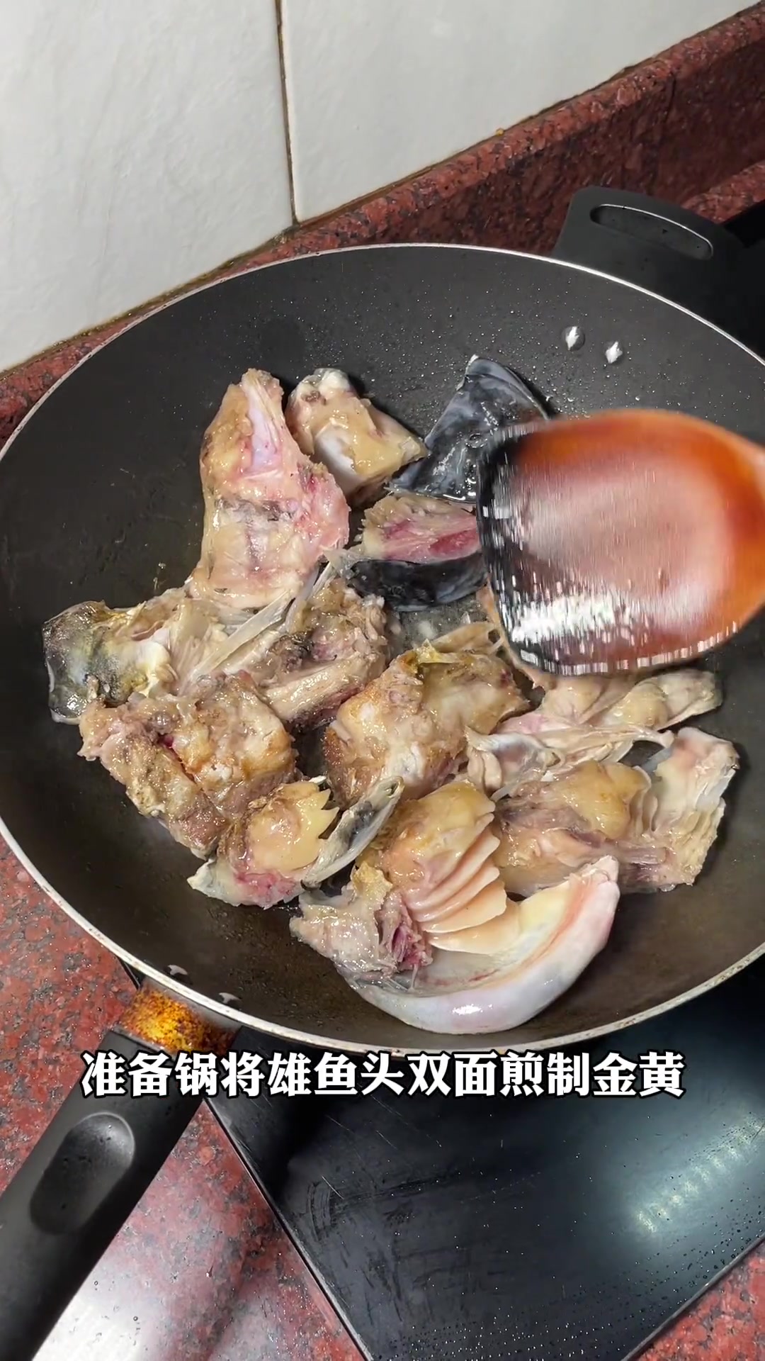 潮汕雄鱼头豆腐汤，鲜甜味美，小白也会做