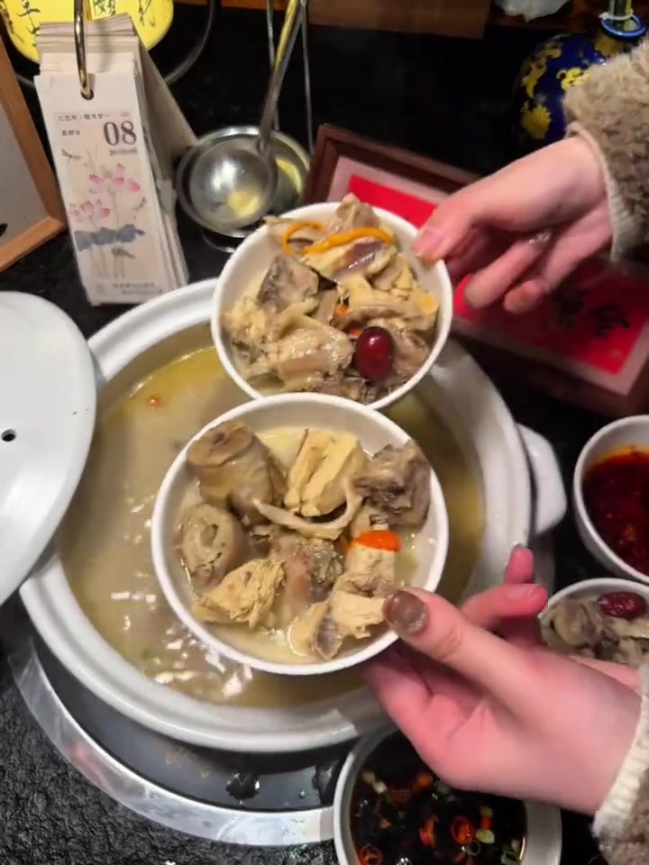 淮北新开猪肚鸡火锅，招牌辣糊糊锅好吃