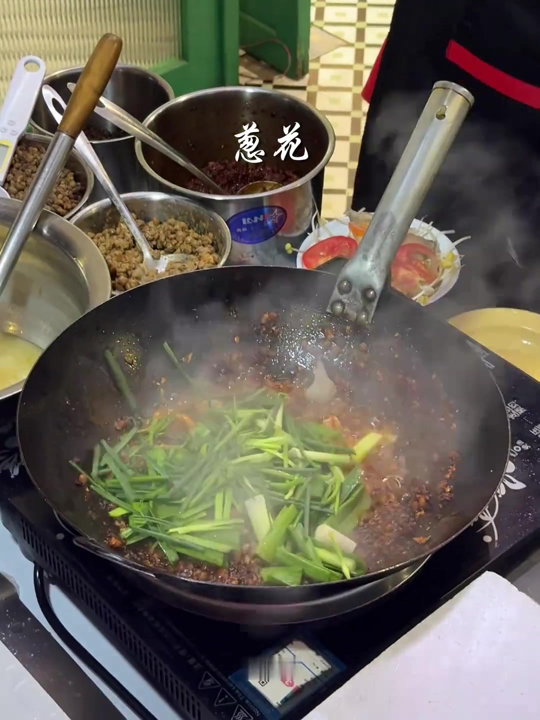 贵州地摊火锅臭香上头，太下饭！
