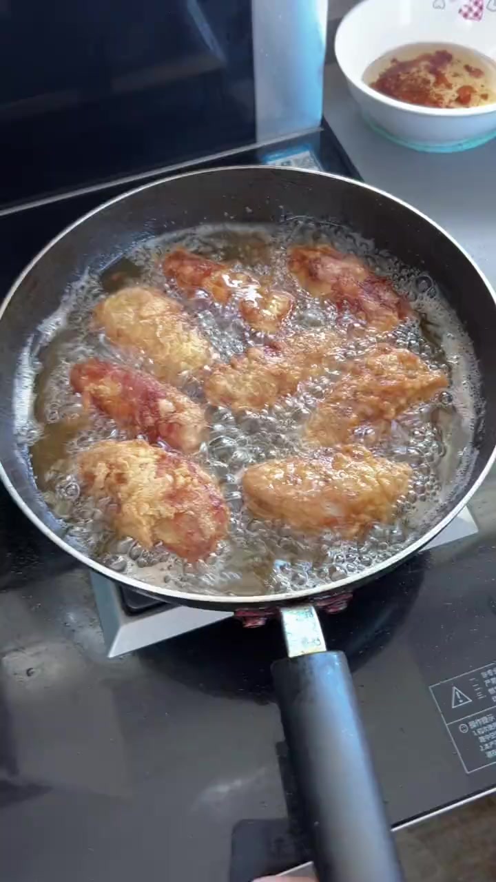 普通的饭菜都是家的味道，荤素搭配爱在三餐