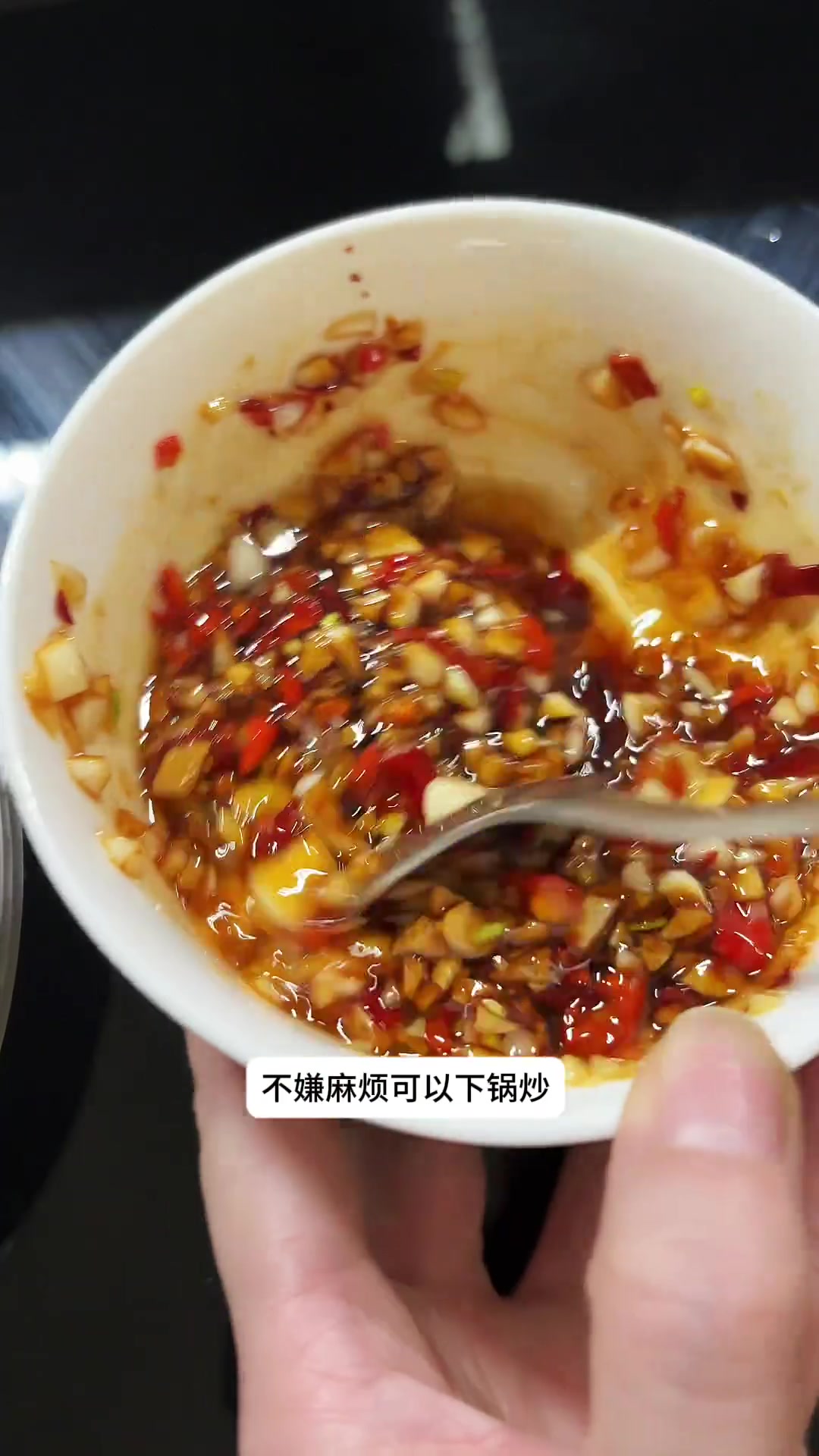 水煮油焖大虾吃腻了？试试蒜蓉粉丝虾，包你餐桌露一手