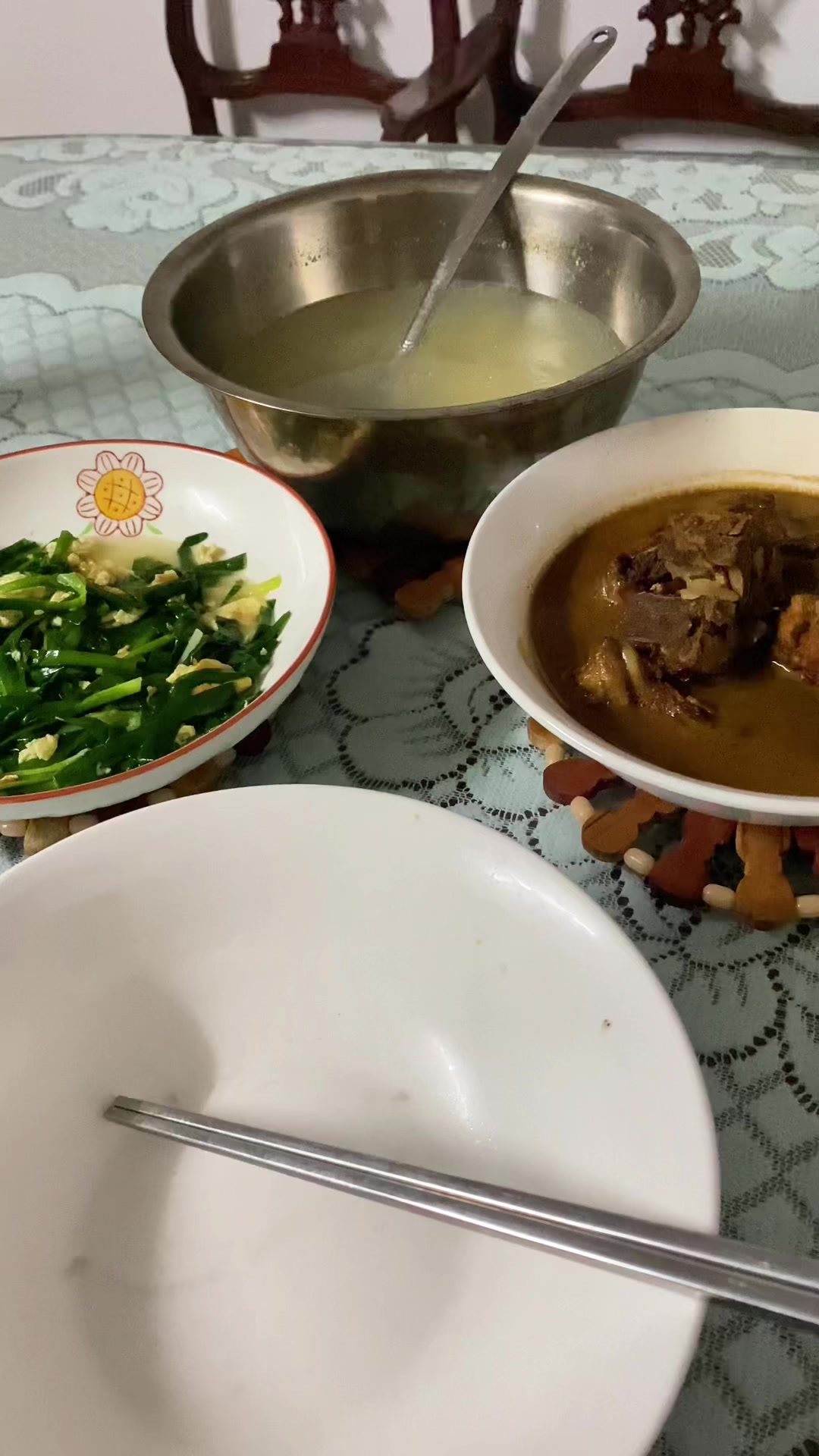 红烧排骨/韭菜炒鸡蛋/鸡蛋虾米汤/