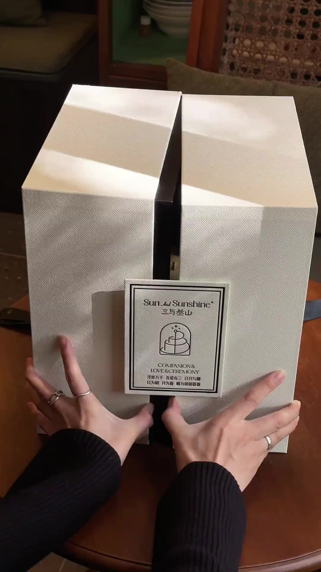 三与叁山颐和园联名绝美蛋糕，小公主收到吃不起