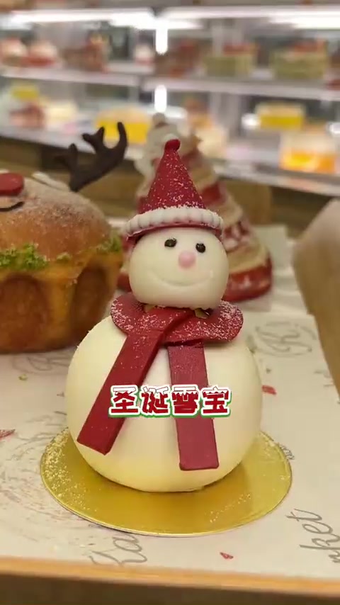 这么多可爱的雪人、蛋糕、圣诞树我真的忍不住吃了
