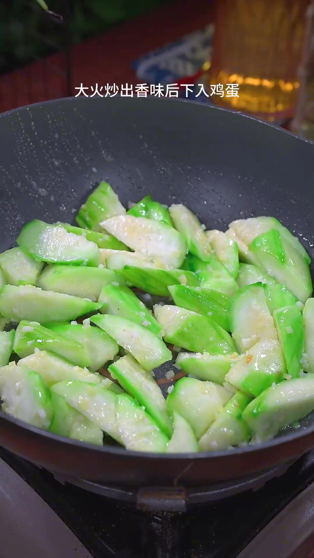 丝瓜虾皮蛋汤的做法，汤鲜味美，营养丰富