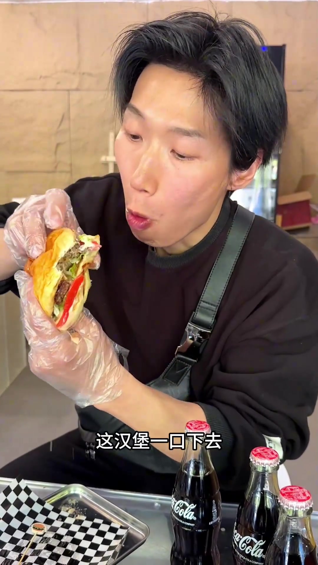 校门口美食：汉堡热狗，你有多久没吃到烟火气的小吃了