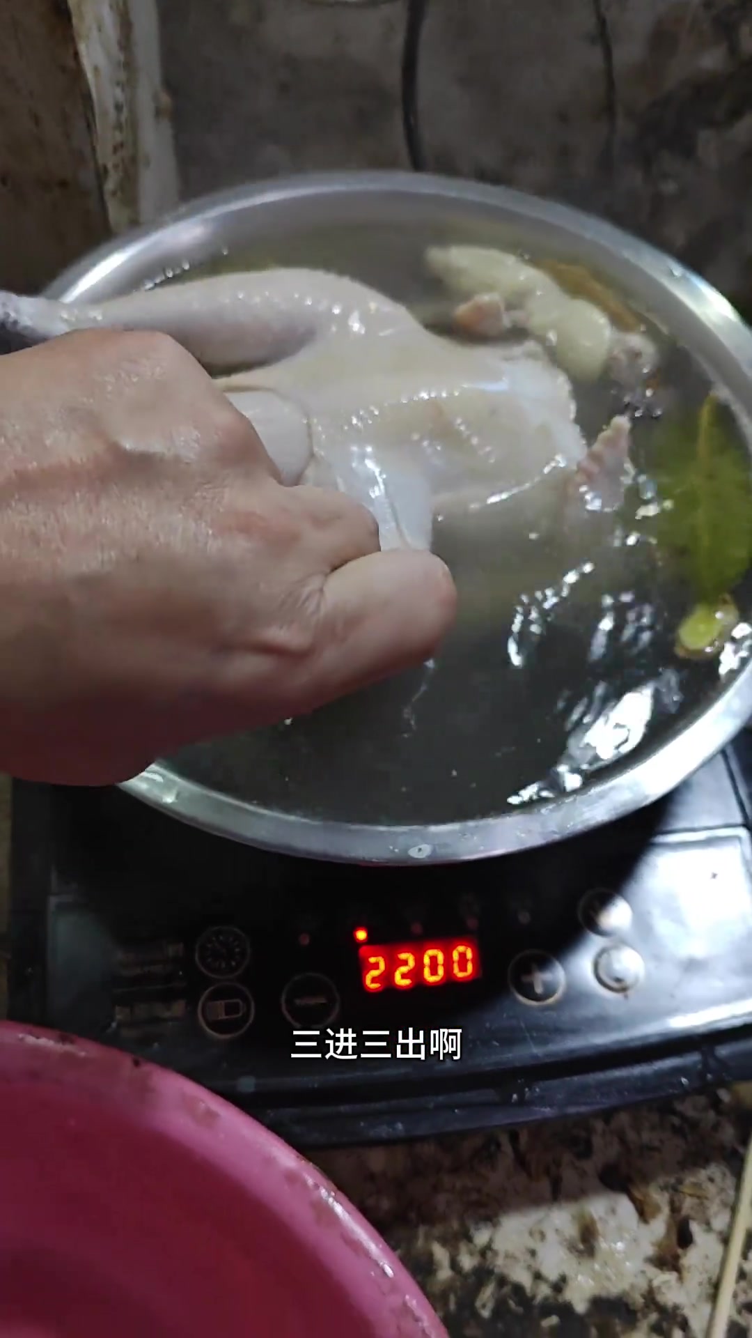 正宗土鸡的做法：白切鸡与土鸡汤