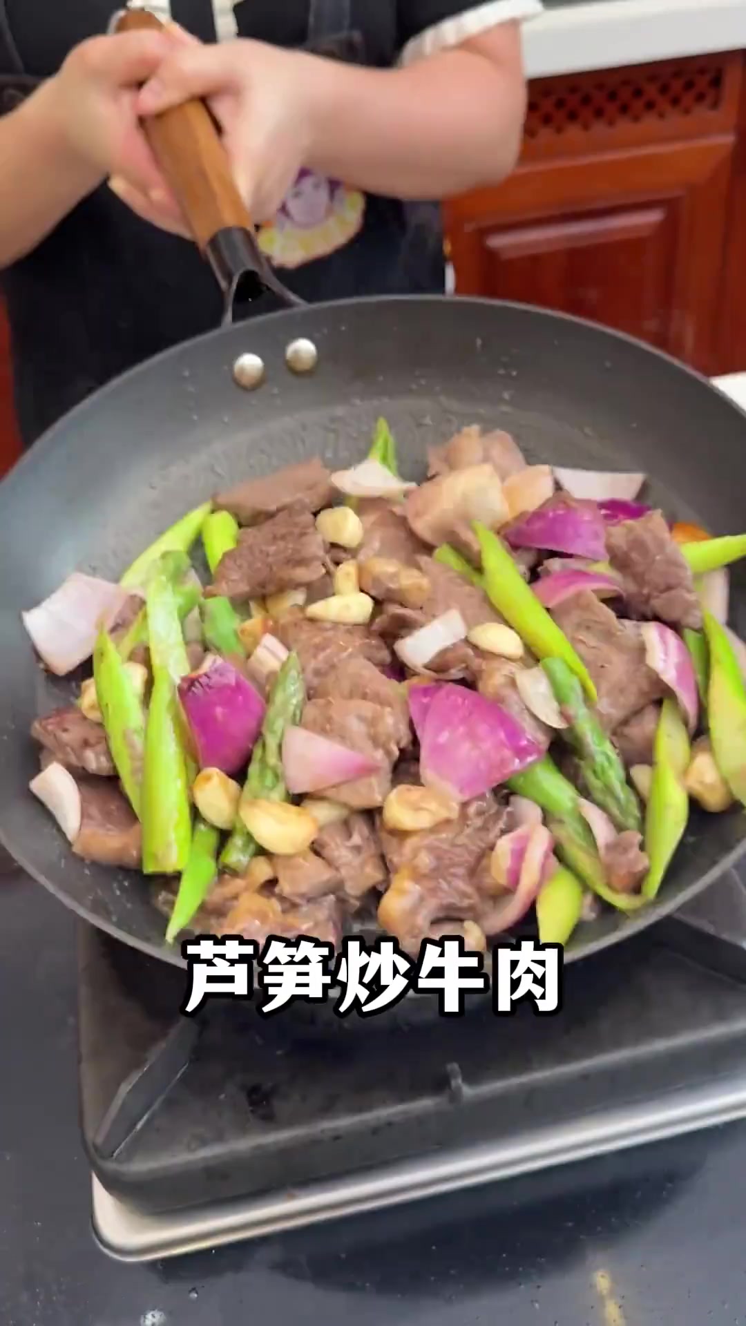 家常菜：芦笋炒牛肉，好吃健康荤素搭