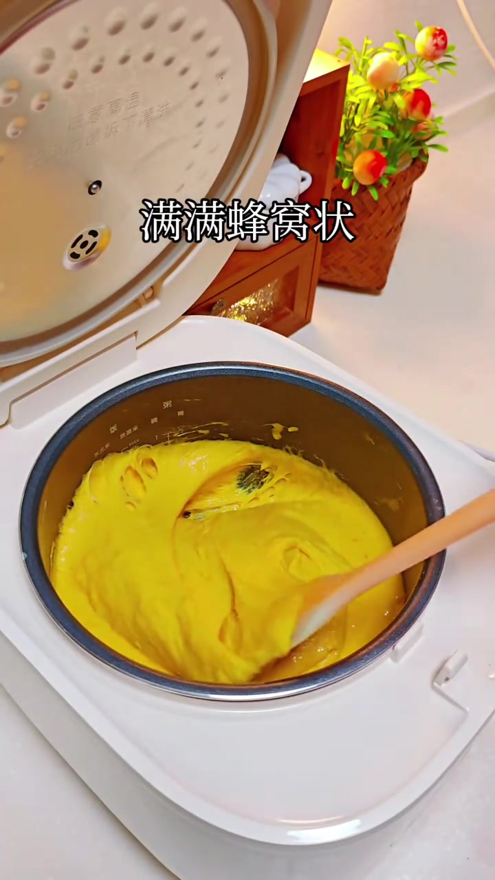 电饭煲做南瓜发糕，手不沾面，暄软香甜