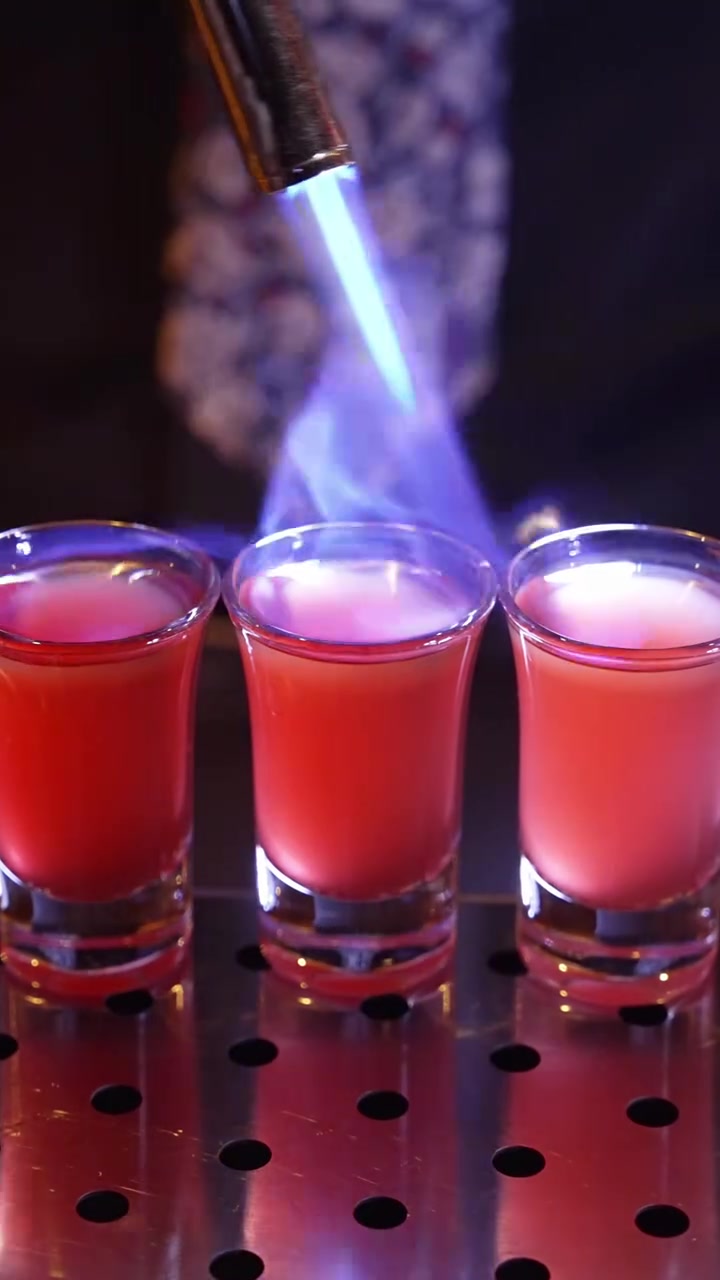 彩虹渐变鸡尾酒贺新春，马年大吉！