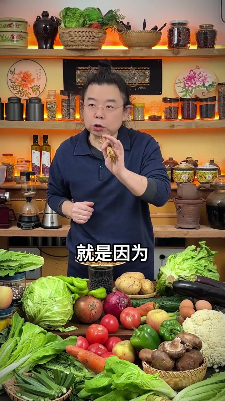 女人更年期宜多吃黄花菜#悦动生活季#