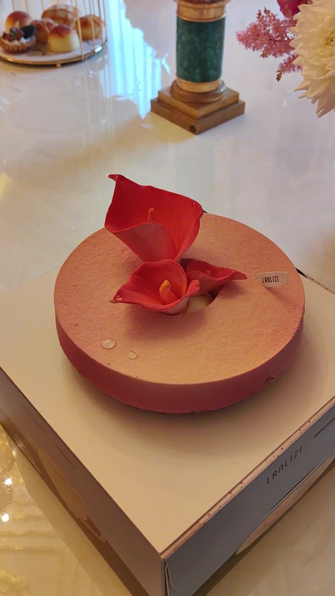 鲜花蛋糕真美，最幸福的一天，母亲节快乐，仪式感满满