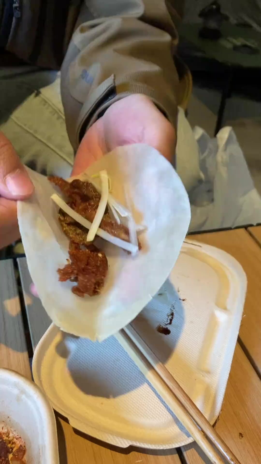 北京烤鸭适合露营吃，纯纯是好用的预制菜，骨头都有用