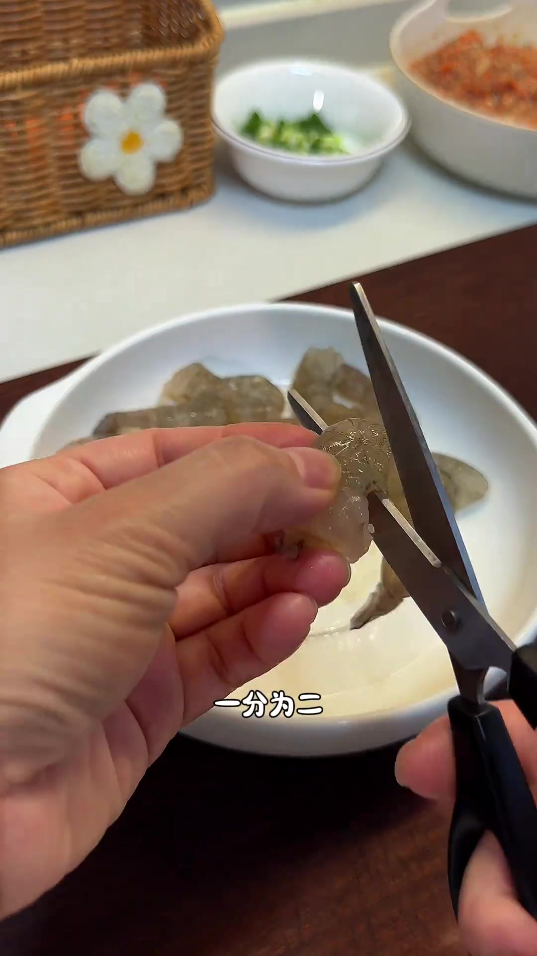 用饺子皮做的懒人小笼包，一口一个，没想到这么好吃