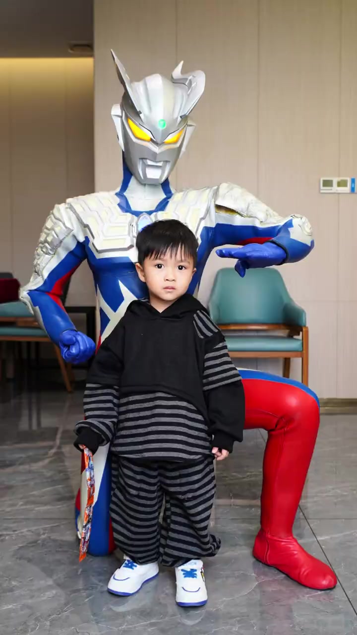 赛罗奥特曼上门生日祝福送蛋糕。深圳广州港澳珠三角地