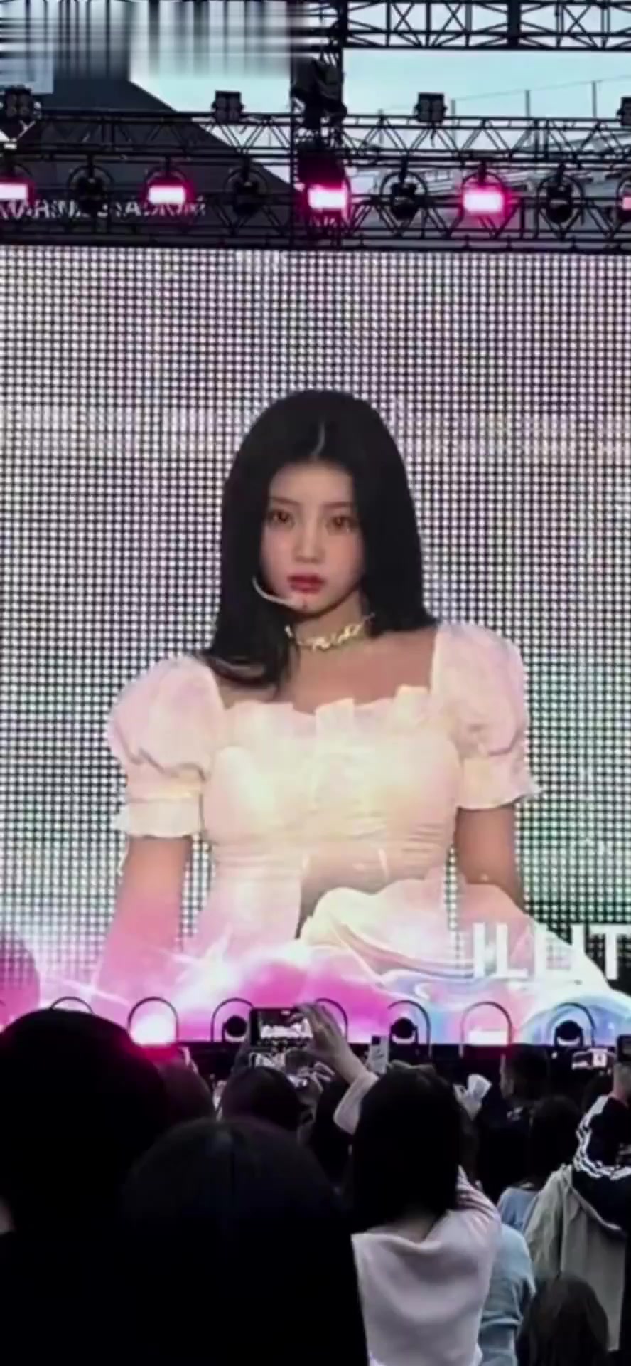 「WONHEE」illit,KCON李沅禧大屏白色小蛋糕拟人态，她就是很漂亮呀～