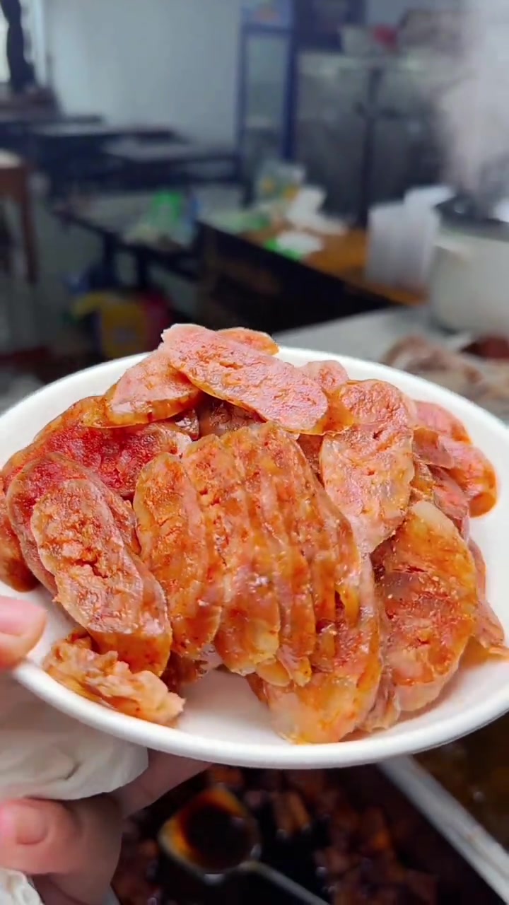 食堂今日菜单一览，回家再给你们拍红烧肉