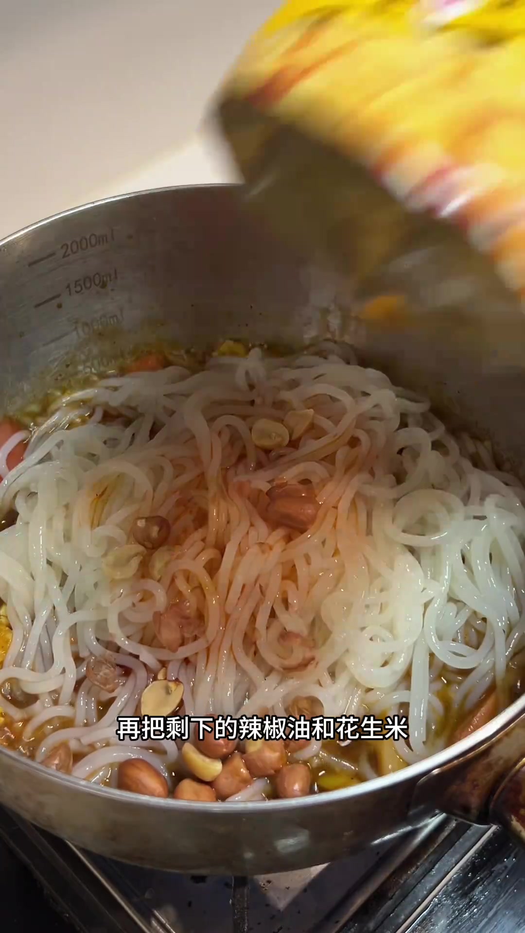 美食制作分享：炒螺蛳粉教程