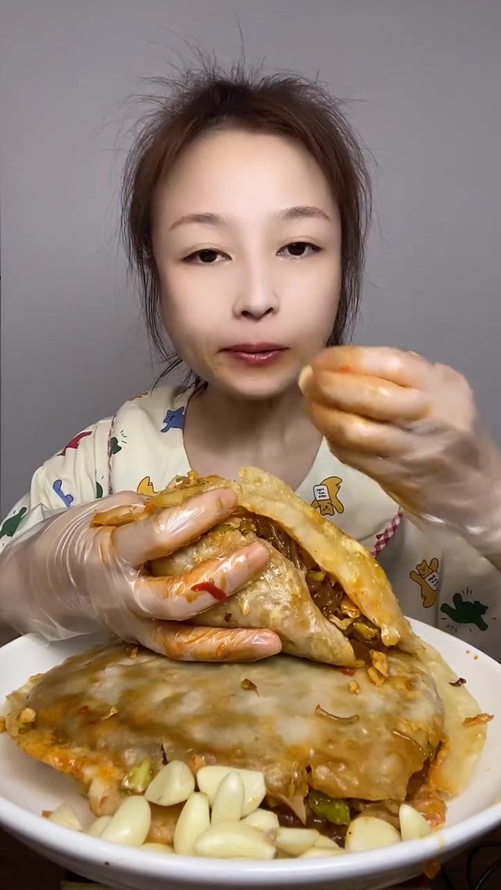 自制包菜粉丝饼，太好吃了
