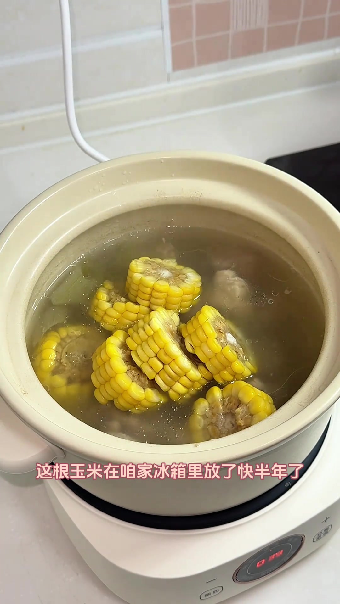 情侣42元晚餐：两根排骨炖玉米排骨汤，软烂超幸福