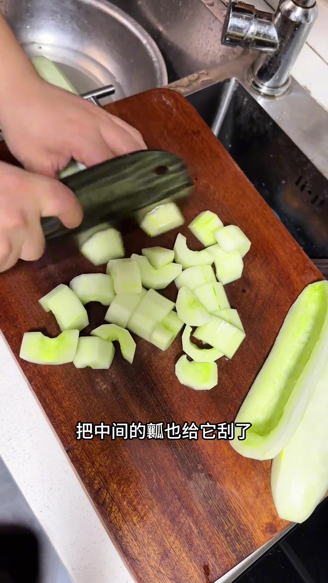 汪丫鱼烧黄瓜，搭配腊肉，汤汁鲜美，黄瓜好吃