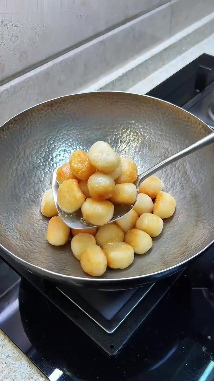 糖炒汤圆：外脆里糯，甜而不腻