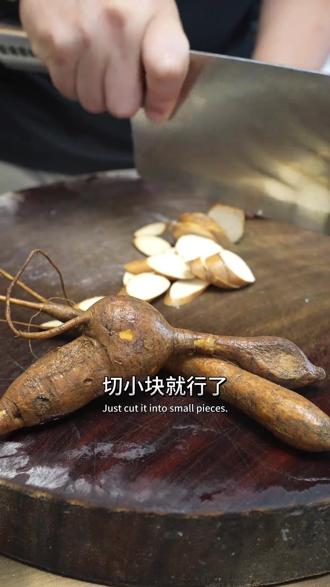广东靓汤：牛大力五指毛桃煲猪骨汤，清甜回甘