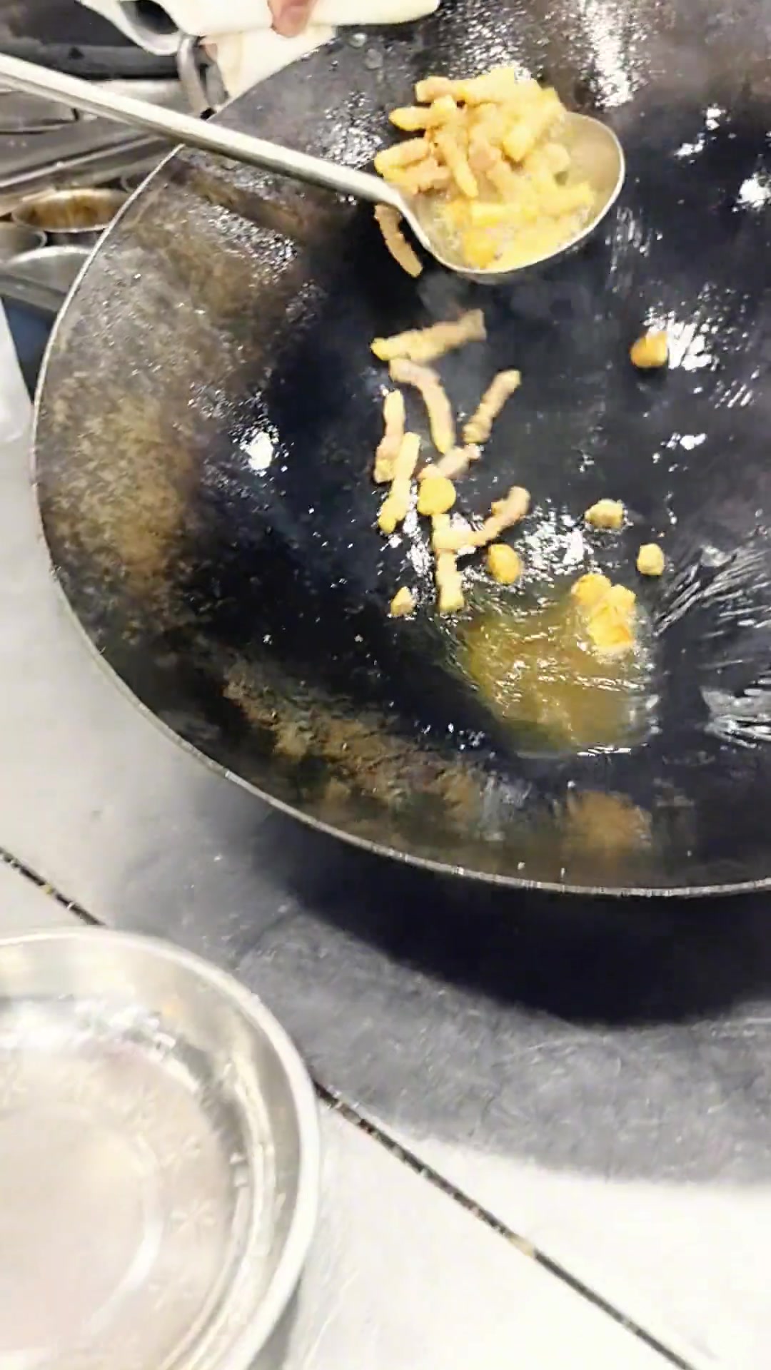 苏州蒸菜：毛豆子蒸黄鳝配咸肉大蒜