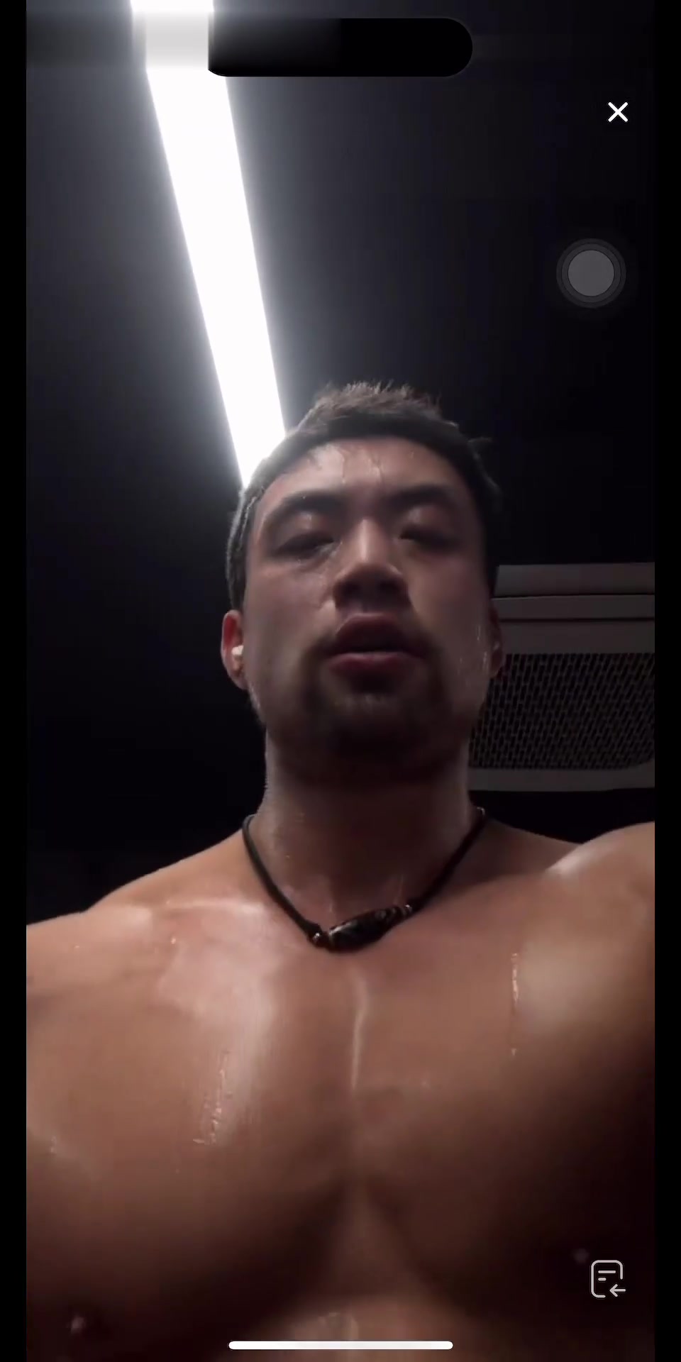 黑皮大胸腹肌暴汗硬汉肌肉男健身,手臂训练切片