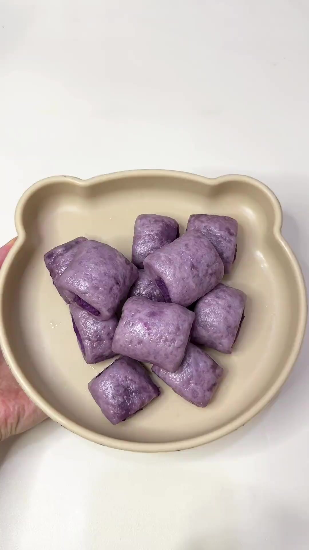 辅食分享紫薯夹心小馒头，特别的蓬松喧软宝宝爱吃