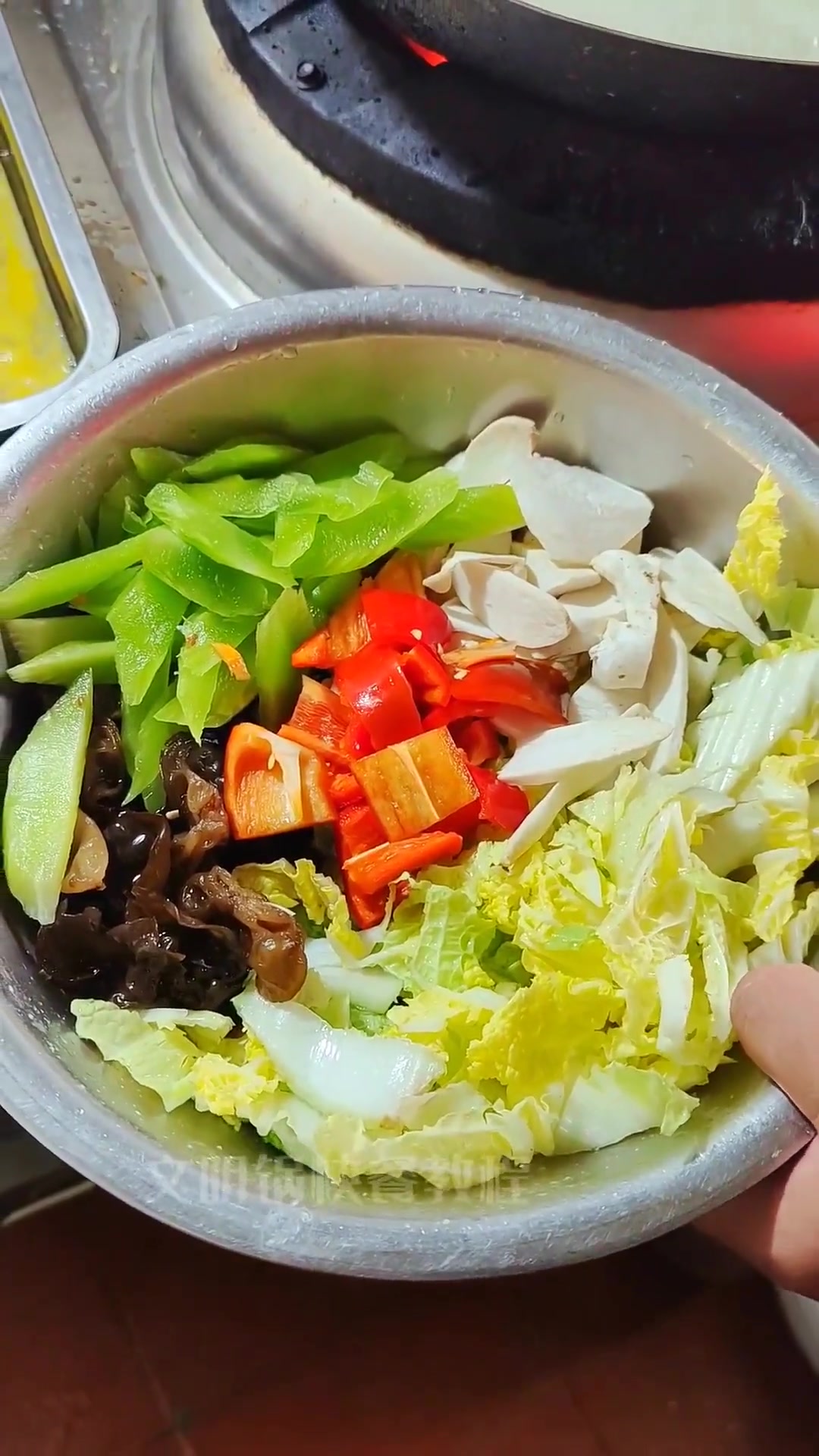快餐菜品：蔬菜手工肉圆