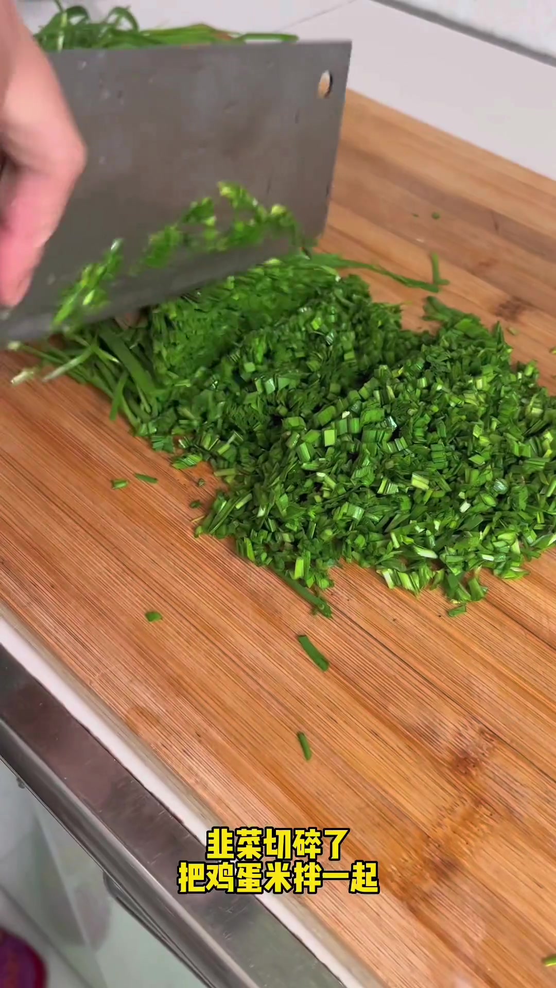 韭菜配土鸡蛋做盒子，鲜美无比