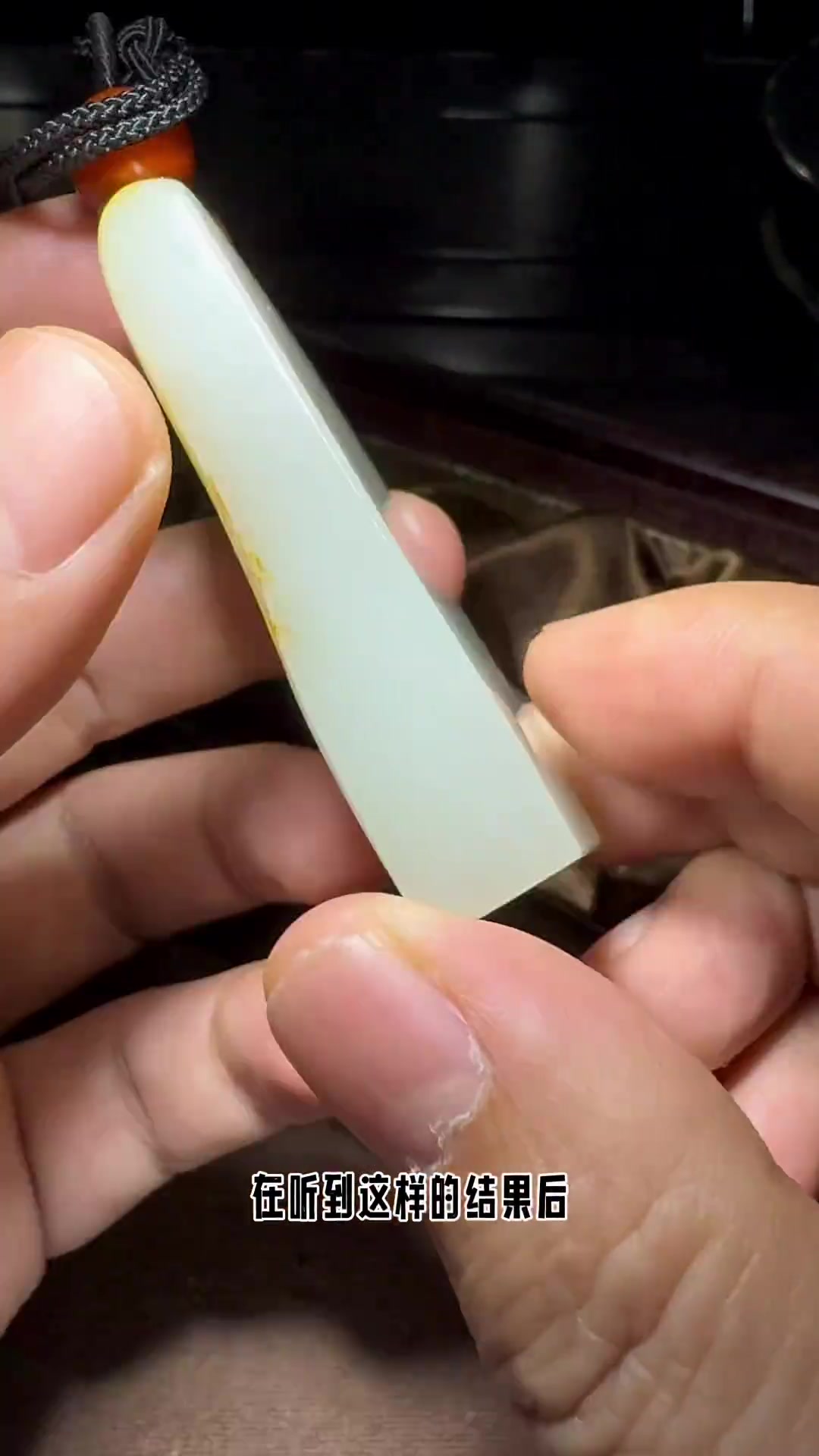 玉雕作品：玉石魅力俏色巧雕吊坠挂件苏工雕刻