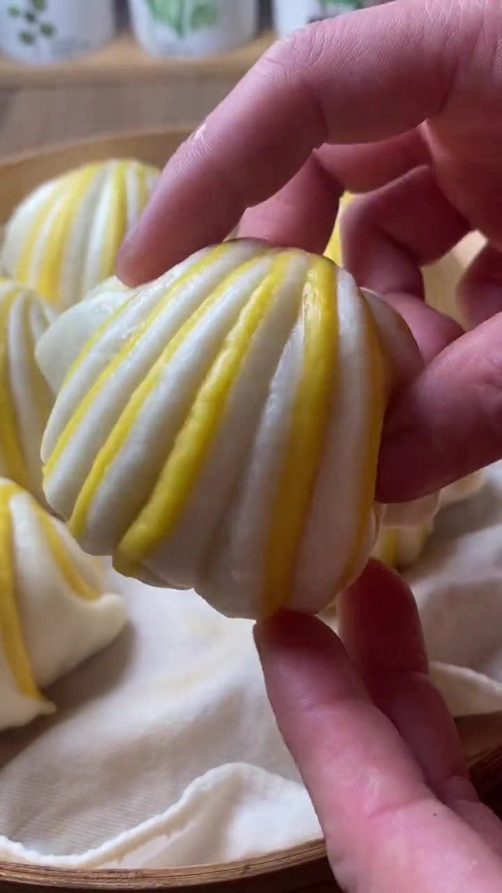 好久没蒸花卷，今天蒸一锅，好看又好吃