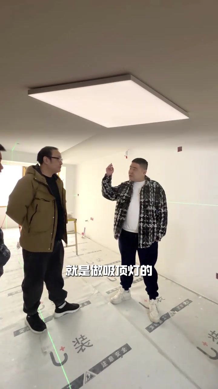 墙面油漆涂刷后,出现波浪纹,是什么原因?在上海装修,您家油漆刷完以后发现有波浪纹,这是什么