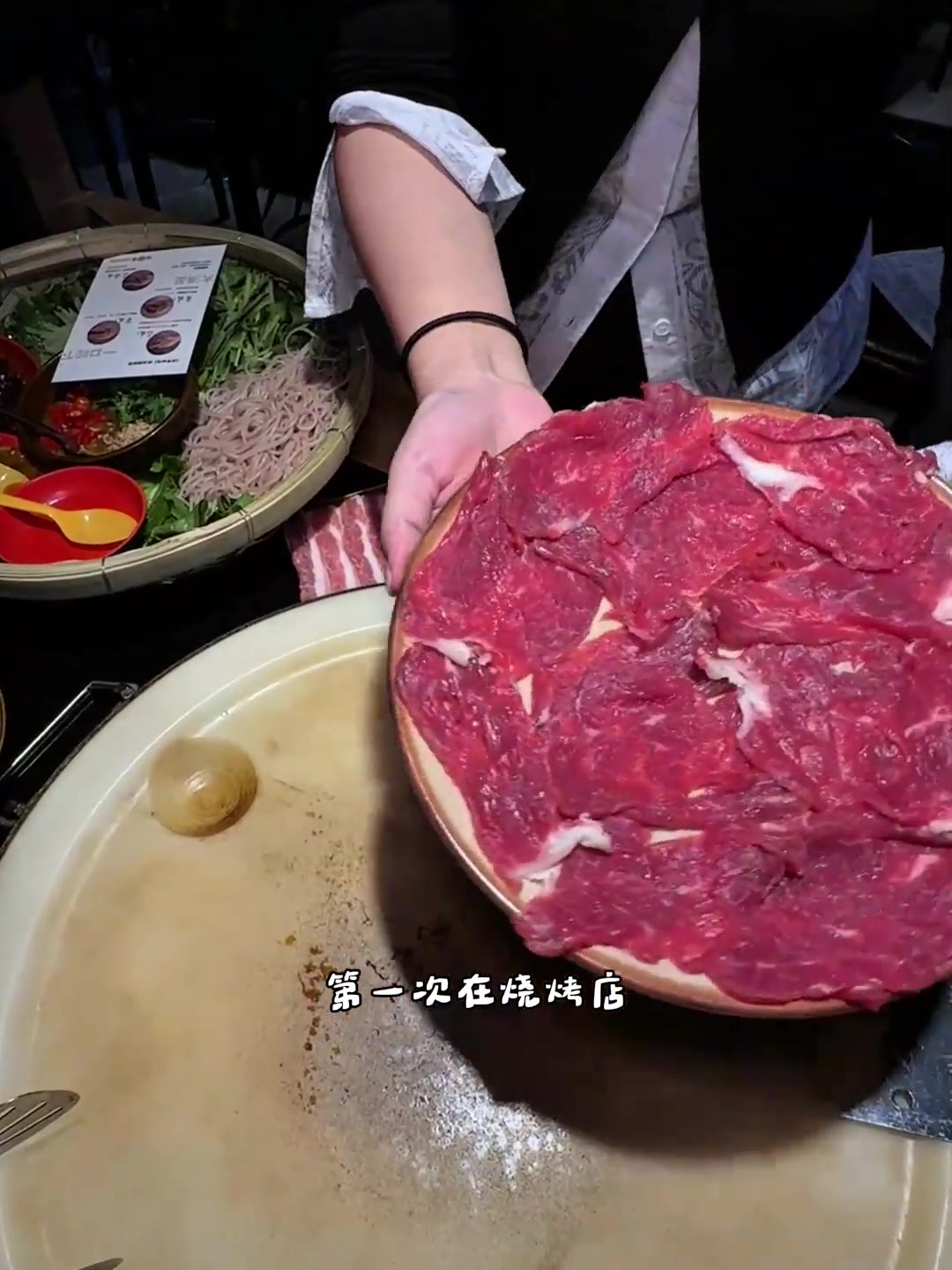 贵阳发现一家大理石板烤肉店