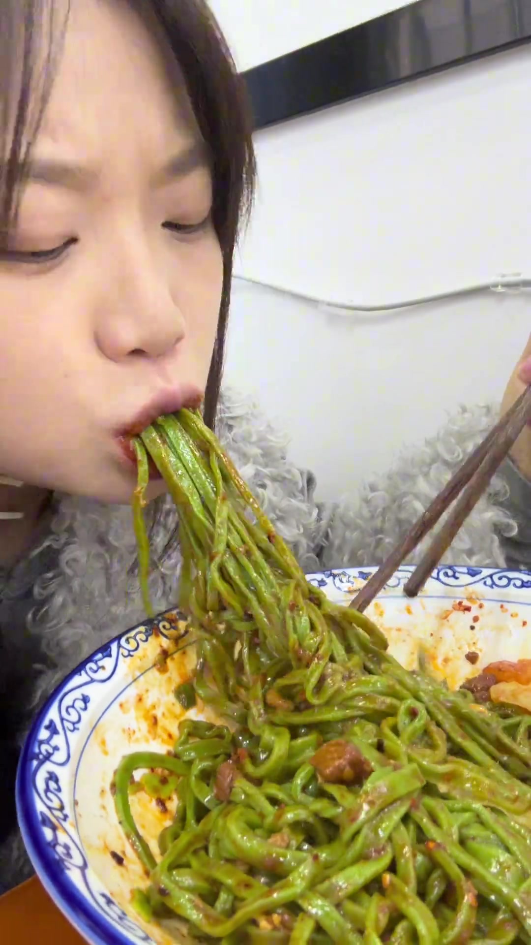 没人能拒绝一碗陕西菠菜面，这一碗好过瘾