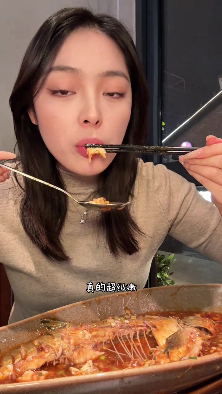 武汉美食攻略:黄鹤楼旁尝地道湖北菜,长江大桥下品特色小吃!