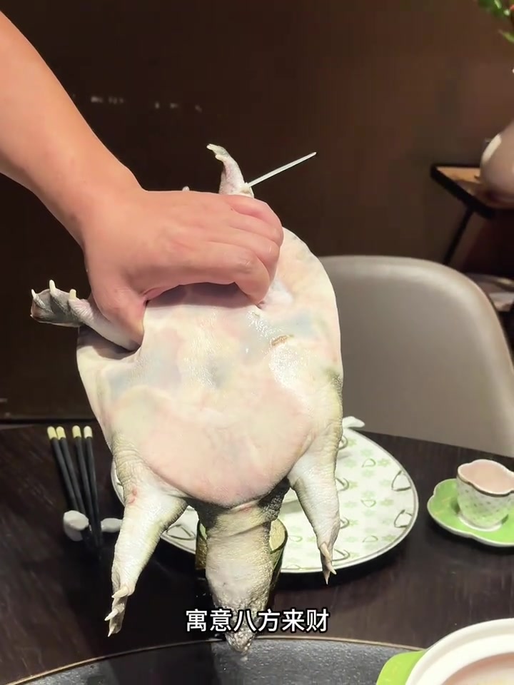 武汉美食探秘，品味地道小吃与特色佳肴！